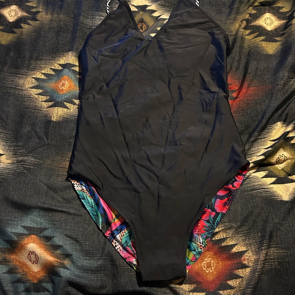 Savage Swim Striker small EUC